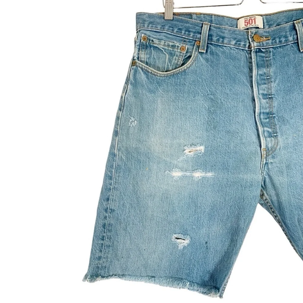 Vintage Levi's Relaxed Fit distressed Jean Shorts Size 40